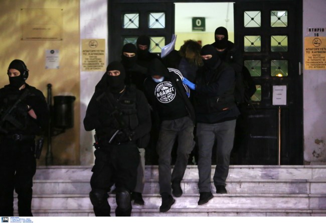 Νέα Σμύρνη: Ποινική δίωξη σε δύο συλληφθέντες για το λιντσάρισμα του αστυνομικού - Κατηγορούνται για 4 κακουργήματα