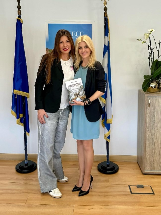 Κατερίνα Κικίλια: Η σπάνια εμφάνιση της πανύψηλης αδελφής του Βασίλη Κικίλια - Η φωτογραφία με την Έλενα Ράπτη