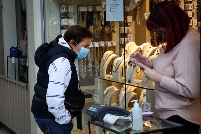 Λοιμωξιολόγοι: Οχι στο άνοιγμα κομμωτηρίων, click away και βιβλιοπωλείων από Δευτέρα