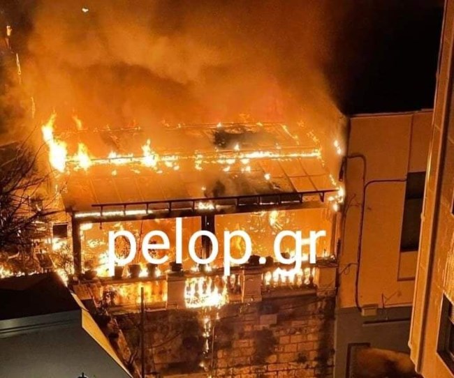 Στάχτη έγινε γνωστή καφετέρια στην Πάτρα - Υπάρχουν ενδείξεις εμπρησμού [εικόνες - βίντεο]