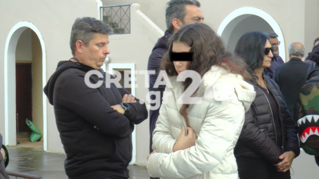 Θρήνος στην κηδεία της 21χρονης Έμμας: Στα λευκά η μητέρα και η αδερφή της - "Για μένα δεν έχει πεθάνει" [εικόνες]