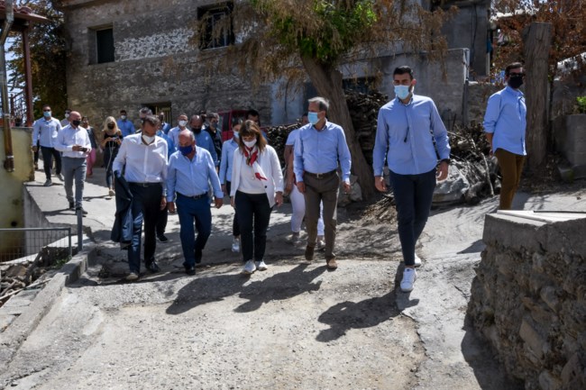 Στα καμένα της Ηλείας η Κατερίνα Σακελλαροπούλου: "Χρέος της Πολιτείας να σταθεί αρωγός στην αποκατάσταση των ζημιών"  [Εικόνες]