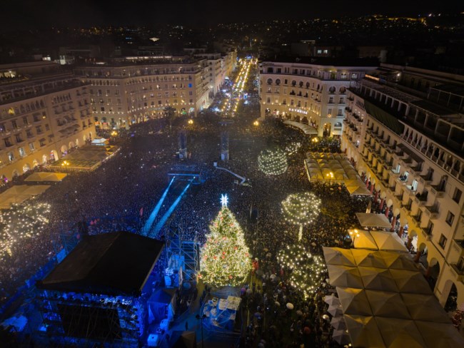 ΦΩΤΑΓΩΓΗΣΗ ΧΡΙΣΤΟΥΓΕΝΝΙΑΤΙΚΟ ΔΕΝΤΡΟ ΘΕΣΣΑΛΟΝΙΚΗ