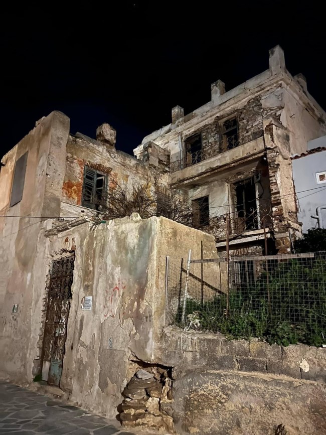 Σύρος: Τα διατηρητέα της Ερμούπολης εκπέμπουν SOS - 211 κτήρια είναι άκρως επικίνδυνα [εικόνες]
