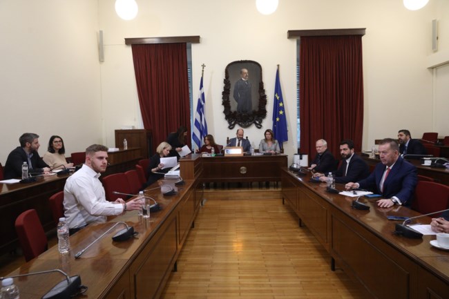 Εξεταστική για τα Τέμπη