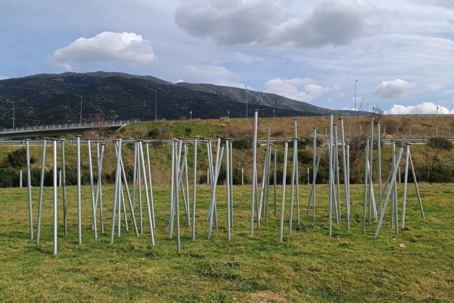 Τέμπη: Ξήλωσαν τα "58 καρφιά", το συμβολικό έργο στη μνήμη των θυμάτων