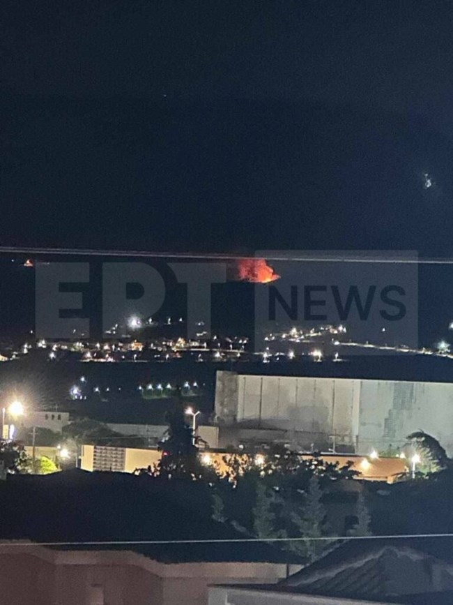 Ξέσπασε φωτιά στη Βαρυμπόμπη- Επιχειρούν 45 πυροσβέστες με 4 ομάδες πεζοπόρων και 7 οχήματα