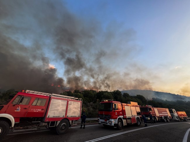 Φωτιά στη Ναύπακτο: Συναγερμός για μικρές αναζωπυρώσεις - Γλίτωσαν τα σπίτια που κινδύνευαν
