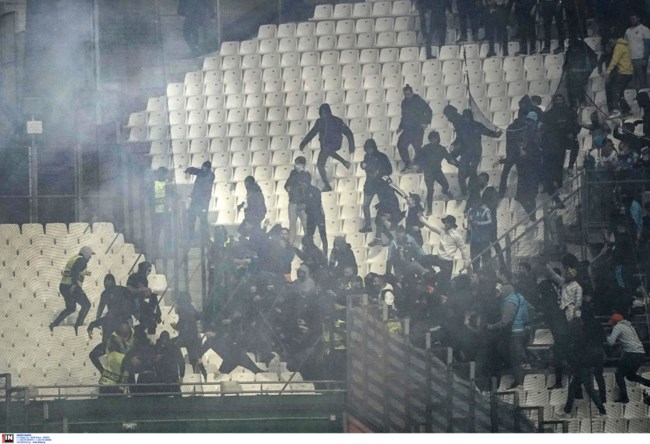 Μαρσέιγ - ΠΑΟΚ: Άγρια επεισόδια μέσα στο "Βελοντρόμ" - Ξύλο, καπνογόνα και χημικά στις εξέδρες των οπαδών του ΠΑΟΚ [Εικόνες - Βίντεο]