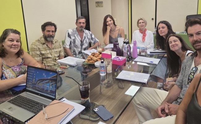 "Θάλασσες μάς χώρισαν": Πρώτη ανάγνωση σεναρίου για τη νέα δραματική σειρά της ΕΡΤ - Μοναδικό καστ