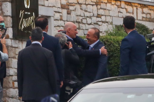 Ο Τσαβούσογλου στην Αθήνα: "Aψιμαχίες" πριν τις κρίσιμες συναντήσεις με Μητσοτάκη & Δένδια – Το παρασκήνιο από το δείπνο