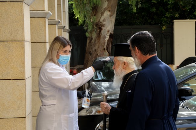 Μονή Πετράκη_συγκέντρωση πιστών