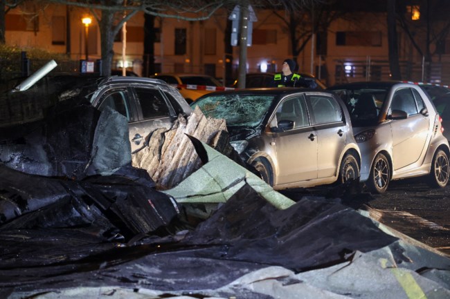 Βορειοδυτική Ευρώπη: Τουλάχιστον 14 νεκροί από τη θύελλα Γιούνις - Χιλιάδες νοικοκυριά χωρίς ρεύμα