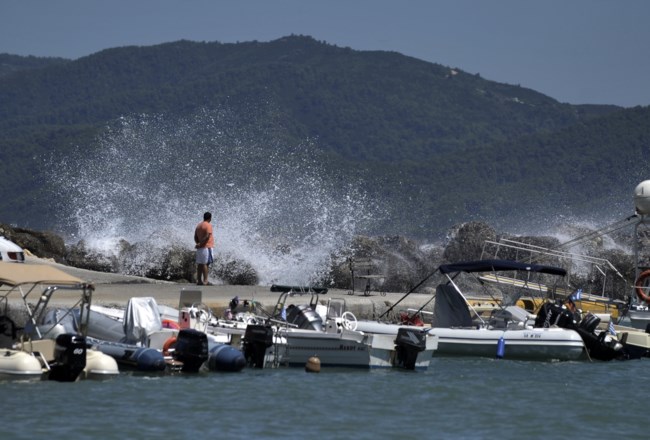 Καιρός: Μελτέμια και 40άρια στα μέσα της εβδομάδας - Τι είναι το σύνδρομο του "βραστού βατράχου"- Καυτοί Ιούλιος, Αύγουστος
