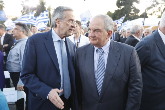 Παρέμβαση Σαμαρά-Καραμανλή μετά τον ανασχηματισμό και το 28% - "Κουνάνε" το δάχτυλο σε Μητσοτάκη για εθνικά και ευρωεκλογές