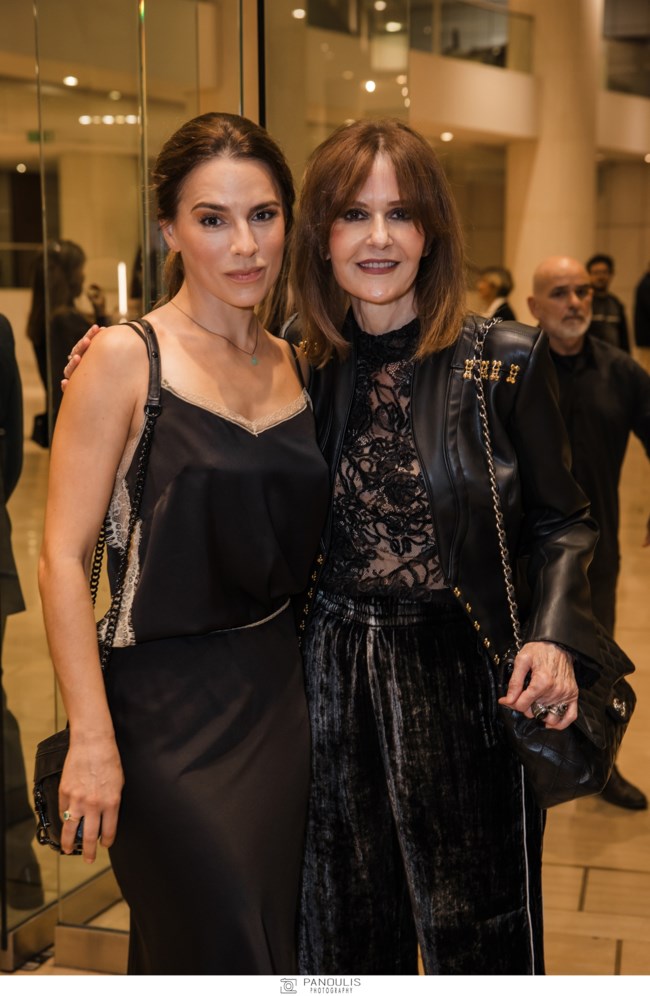 Κάτια Δανδουλάκη: Η μεγάλη κυρία του θεάτρου σε μία super stylish εμφάνιση - Συνδύασε τη διαφάνεια με το βελούδο