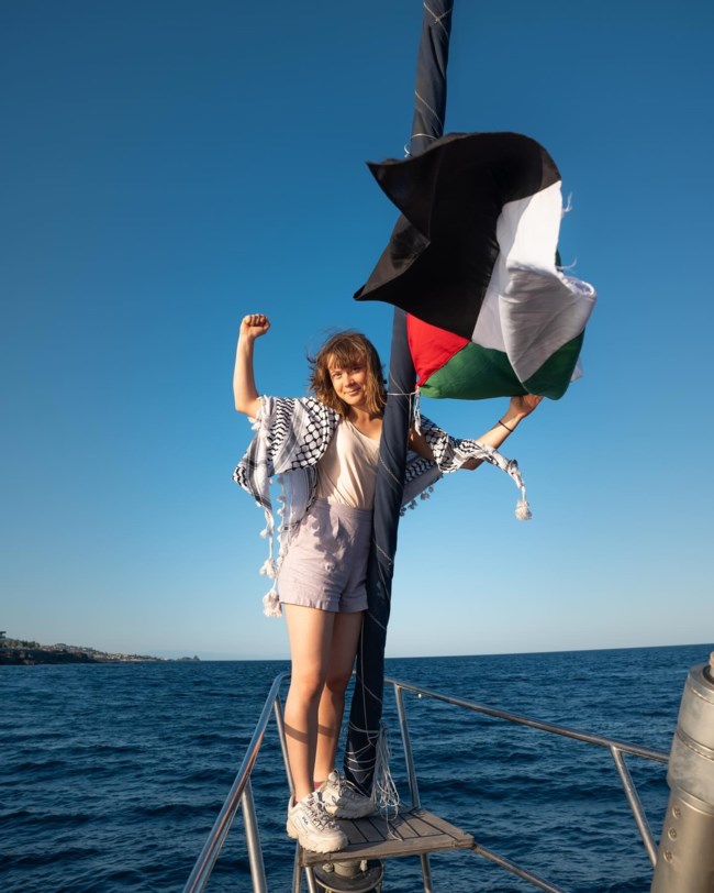 Όταν η Γκρέτα συνάντησε τον μακρυμάλλη Κρις: Φήμες για love story της Τούνμπεργκ με τον φωτογράφο με τα βαμμένα νύχια