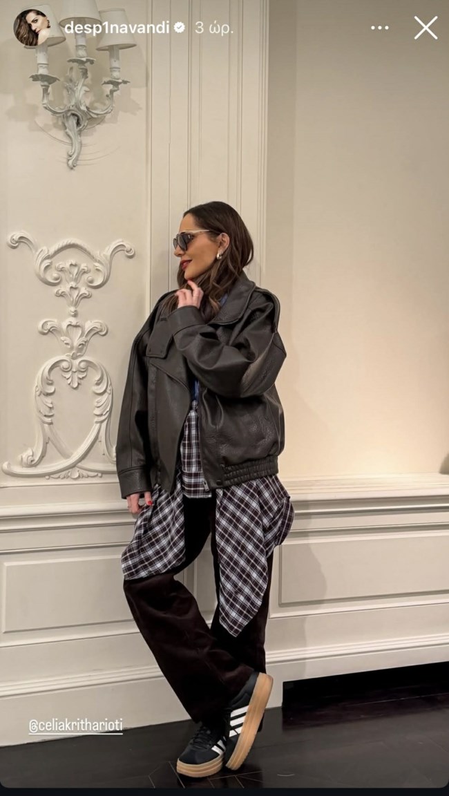 Δέσποινα Βανδή: Super stylish στο ατελιέ της Σήλιας Κριθαριώτη στην Πλάκα