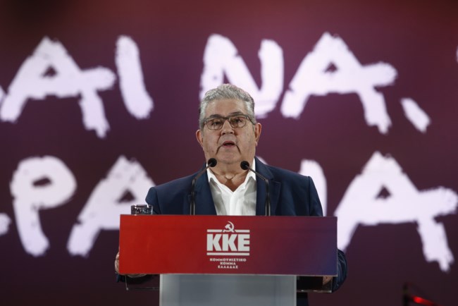 Συγκίνηση στη συναυλία - αφιέρωμα στον Θάνο Μικρούτσικο: Πάνω από 20.000 τραγούδησαν για "τις πιο όμορφες μέρες μας..."