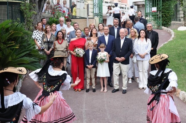 Πριγκίπισσα Σαρλίν: Το jumpsuit που συνδύασε με ταμπά αξεσουάρ και τα υπερτιμημένα σκουλαρίκια που κοστίζουν 1.500 ευρώ το ένα
