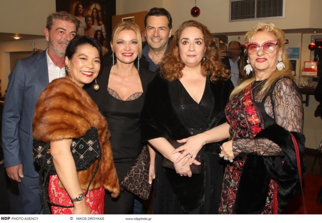 "Τι ψυχή θα παραδώσεις μωρή;": Οι λαμπερές παρουσίες στην avant premiere της ταινίας και η ηχηρή απουσία του Ρήγα