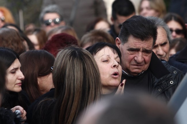 Βιολάντα: Θρήνος στο τελευταίο αντίο στη 45χρονη Ελένη - Μητέρα ενός 14χρονου [εικόνες]