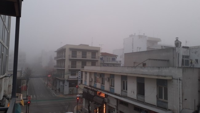 Ο Βόλος έγινε… Λονδίνο: Ομίχλη σκέπασε την πόλη [εικόνες]