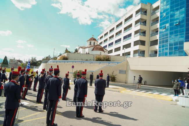 Συγκινητικές στιγμές στο Νοσοκομείο Λαμίας: Έκλαψαν ακούγοντας τον Εθνικό Ύμνο [Εικόνα+ Βίντεο]