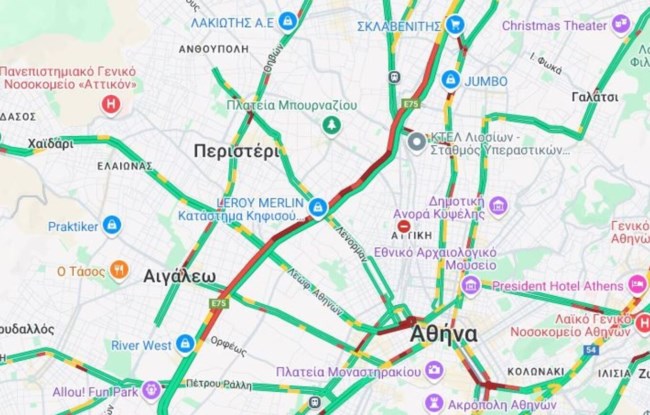 Τροχαίο στον Κηφισό: Αυτοκίνητο πήρε φωτιά - Κυκλοφοριακή συμφόρηση, ουρές χιλιομέτρων