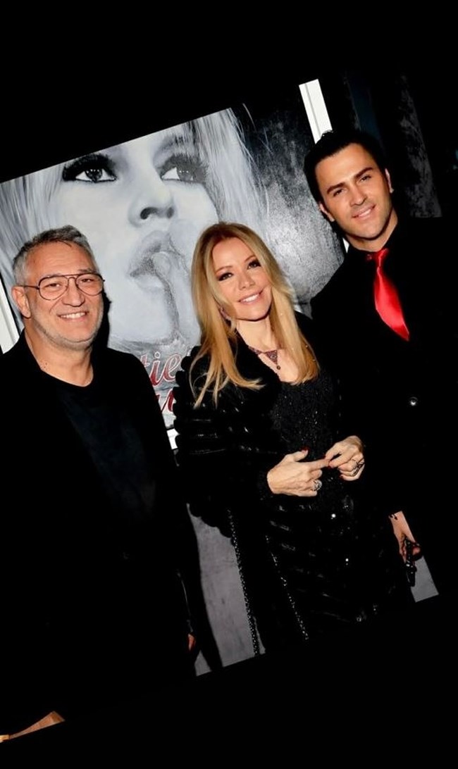 Λαμπερή παρά τις χαμηλές θερμοκρασίες η Μαριάννα Λάτση: To chic γούνινο παλτό της