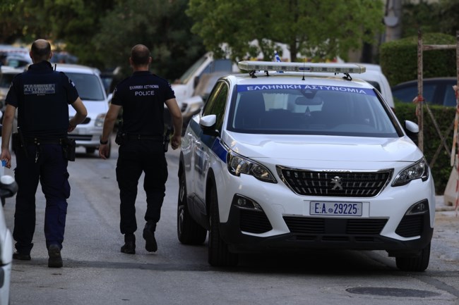 Γυναικοκτονία στη Νέα Σμύρνη: "Άκουσα τρεις πυροβολισμούς, με απόσταση κάποιων δευτερολέπτων μεταξύ τους"