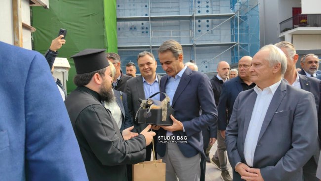 Επίσκεψη Μητσοτάκη στο Ναύπλιο - Διαμαρτυρία πολιτών για την παραχώρηση της παραλίας στην Καραθώνα [εικόνες]
