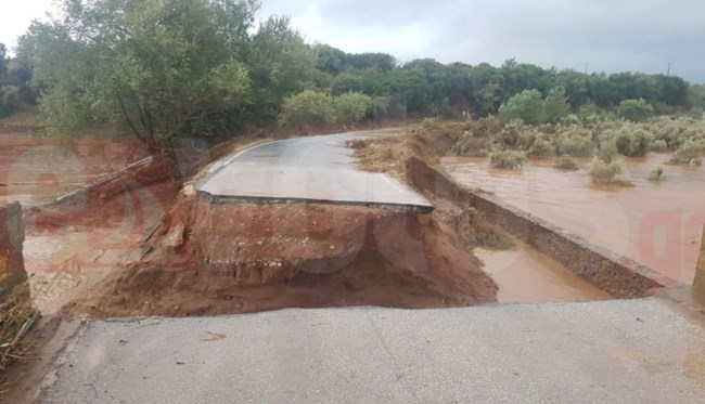 Κατέρρευσε γέφυρα