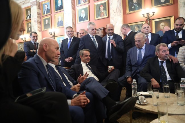 Μητσοτάκης σε βουλευτές ΝΔ: Μετά το Πάσχα του 2027 οι εκλογές – Το θέμα είναι ποιος θα "σουβλιστεί"