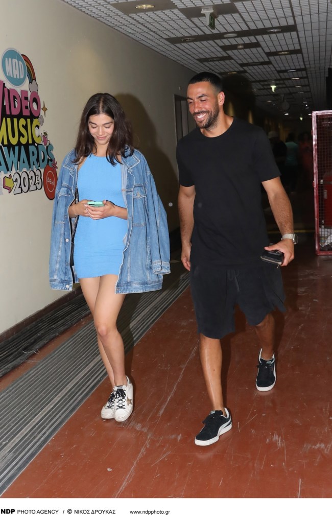 Μελίνα Νικολαΐδη: Με baby blue μίνι στενό φόρεμα σε εμφάνιση με τον σύντροφό της, Αλέξανδρο [εικόνες]