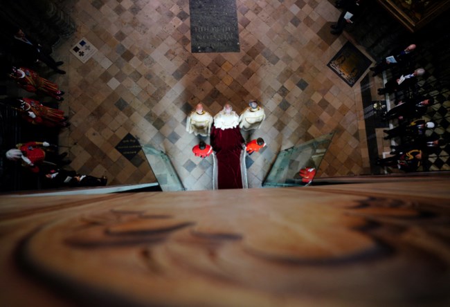 Έξι ύμνοι και προσευχές πριν τη Στέψη