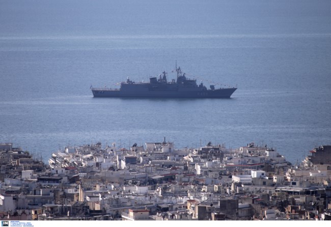Επέτειος 28ης Οκτωβρίου: Στον Θερμαϊκό η φρεγάτα "Ύδρα" - Διελεύσεις μαχητικών σε Αθήνα και Θεσσαλονίκη [Εικόνες]