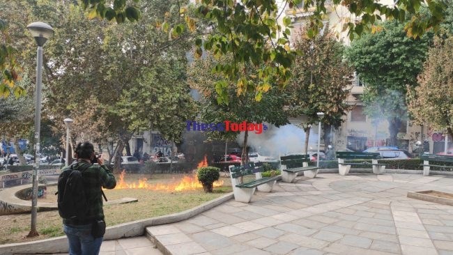 Επεισόδια στη Θεσσαλονίκη μετά τις κινητοποιήσεις για την ακρίβεια - Εσπασαν τζαμαρίες - Τουλάχιστον οκτώ προσαγωγές