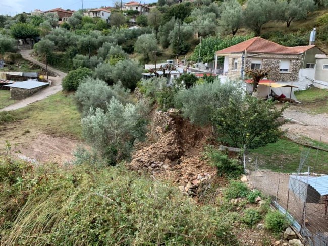 Η κακοκαιρία "χτύπησε" Αγρίνιο και Κέρκυρα: Πλημμύρισαν δρόμοι – Ξεριζώθηκαν δέντρα [εικόνες]