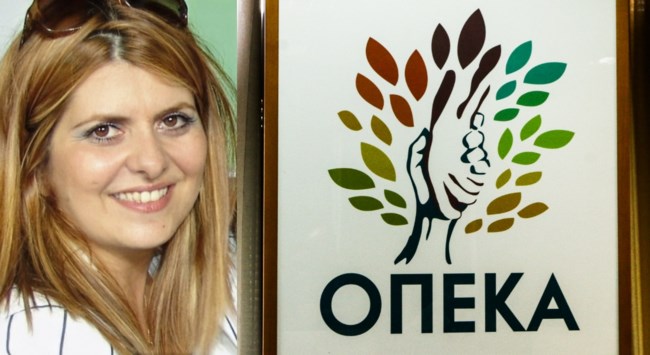 Όταν η Τασούλα Χατζηδάκη- που ελέγχεται για μαϊμού "επιδόματα" του ΟΠΕΚΑ- κατηγορούσε τον Αδωνι για επιδόματα- ψίχουλα