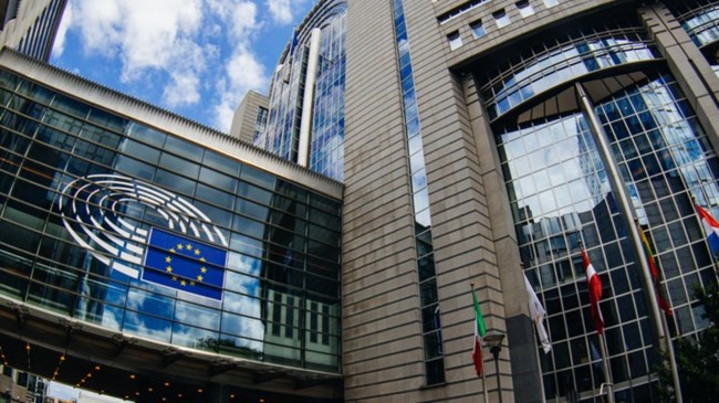"Νέοι επιστήμονες μείνετε στο εξωτερικό, γονείς μην κρατάτε τα παιδιά στην Ελλάδα"- Η οργή ενός καθηγητή πανεπιστημίου για το δημόσιο