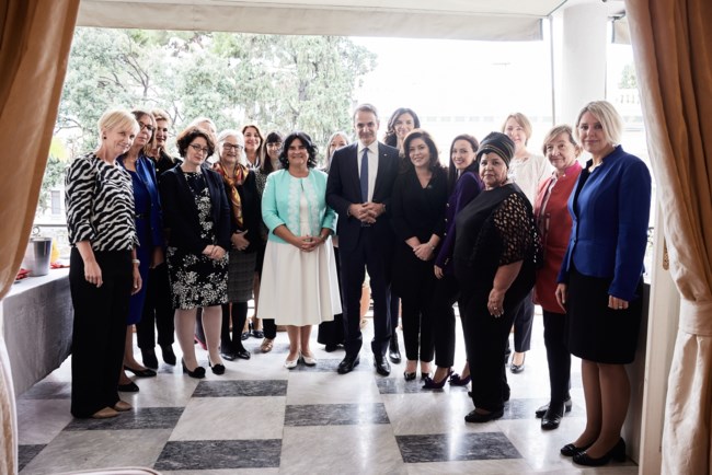 Κυριάκος Μητσοτάκης: Γεύμα με γυναίκες πρέσβεις διαπιστευμένες στην Ελλάδα [Εικόνες]