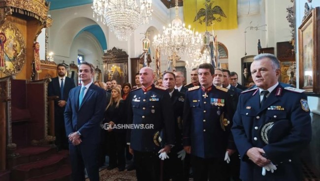 Στα Χανιά και ο Κωνσταντίνος Μητσοτάκης μαζί με τον πατέρα του για τα Θεοφάνεια [εικόνες]
