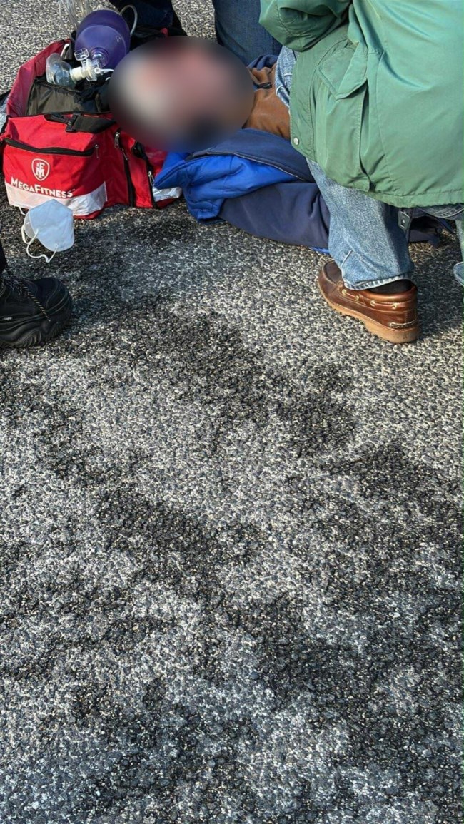 Αγρότες: Κομμένη στα δύο η χώρα, κλειστή η ΠΑΘΕ στη Νίκαια, μπλόκο στην Καρδίτσα - Τραυματισμοί και συλλήψεις