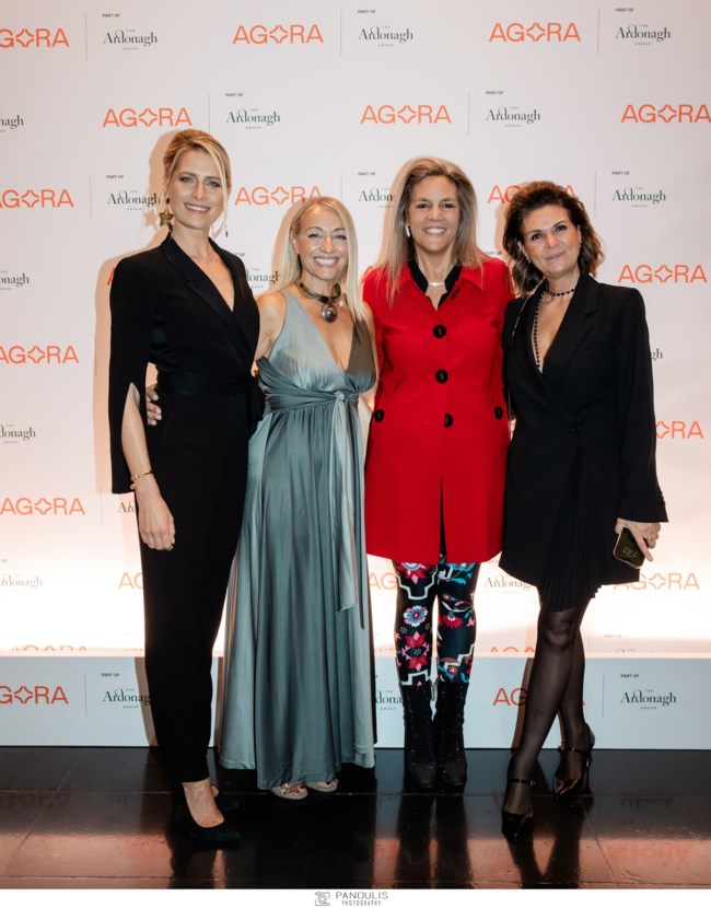 H Τατιάνα Μπλάτνικ κομψή σε dinner στο εστιατόριο του Μουσείου της Ακρόπολης