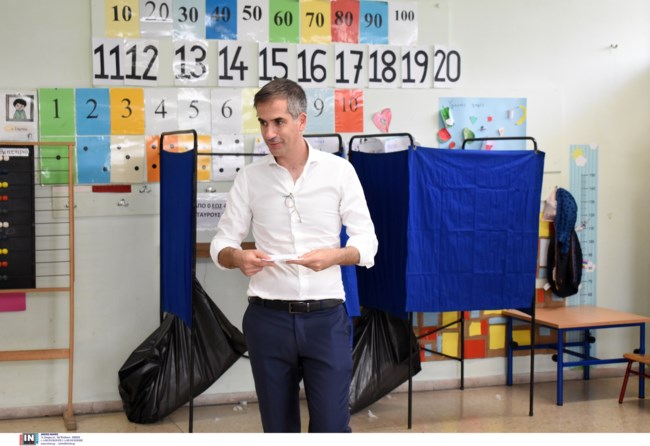 Ψήφισε ο δήμαρχος Αθηναίων Κώστας Μπακογιάννης