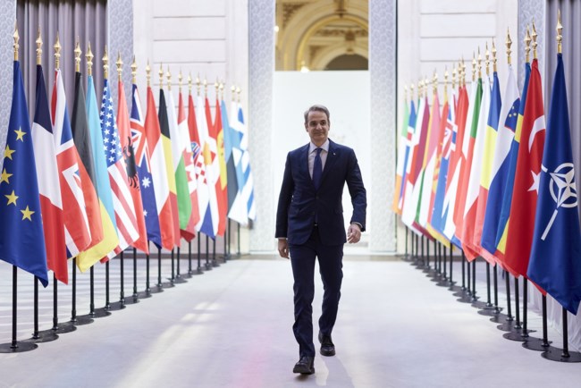 Μητσοτάκης από το Παρίσι: Η Ελλάδα υποστηρίζει πλήρως την κοινή δήλωση για τη Γροιλανδία