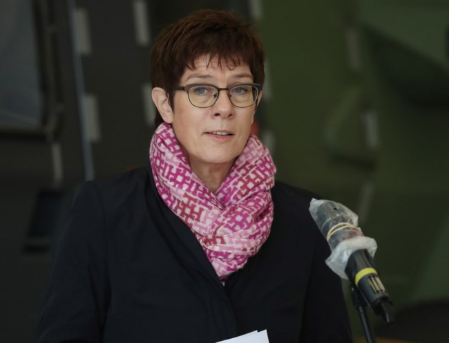 Ανεγκρετ Κραμπ-Καρενμπάουερ: Η υπουργός Άμυνας της Γερμανίας είναι η πιο πιθανή διάδοχος του Στόλτενμπεργκ