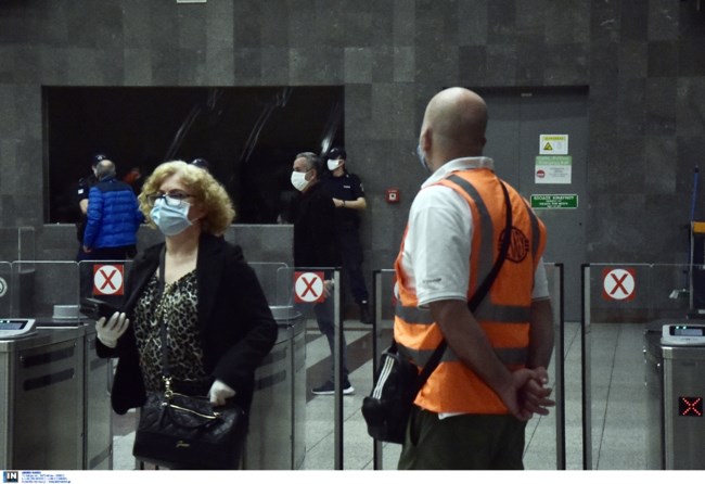 Η πρώτη μέρα στα ΜΜΜ: Μάσκες, κορδέλες στα καθίσματα μετρό - λεωφορείων και βοηθοί επιβατών [εικόνες]
