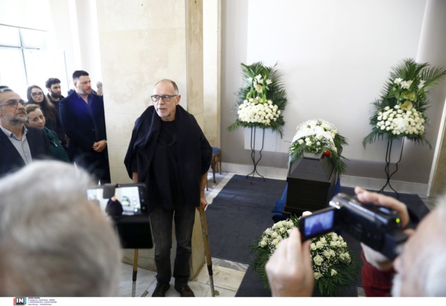 Κηδεία Τζώρτζιας Αργυροπούλου: Τελευταίο αντίο στη σύντροφο του Μανώλη Γλέζου - "Αντίο αγωνίστρια" έγραφαν τα στεφάνια